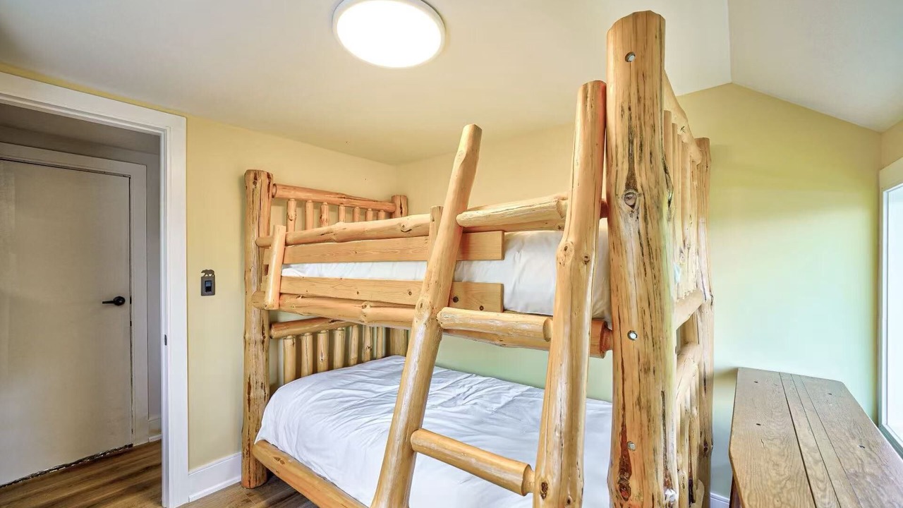 Photo of Bedroom in Gravenhurst