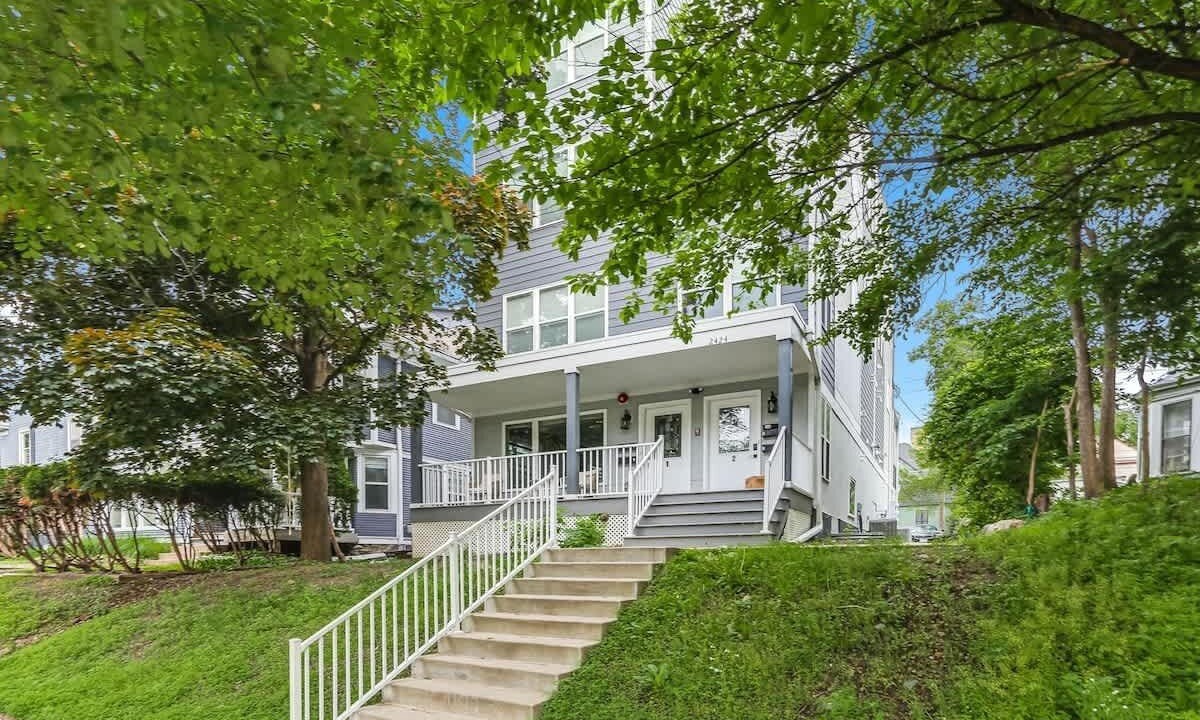 Photo of Outdoor in Lowry Hill East