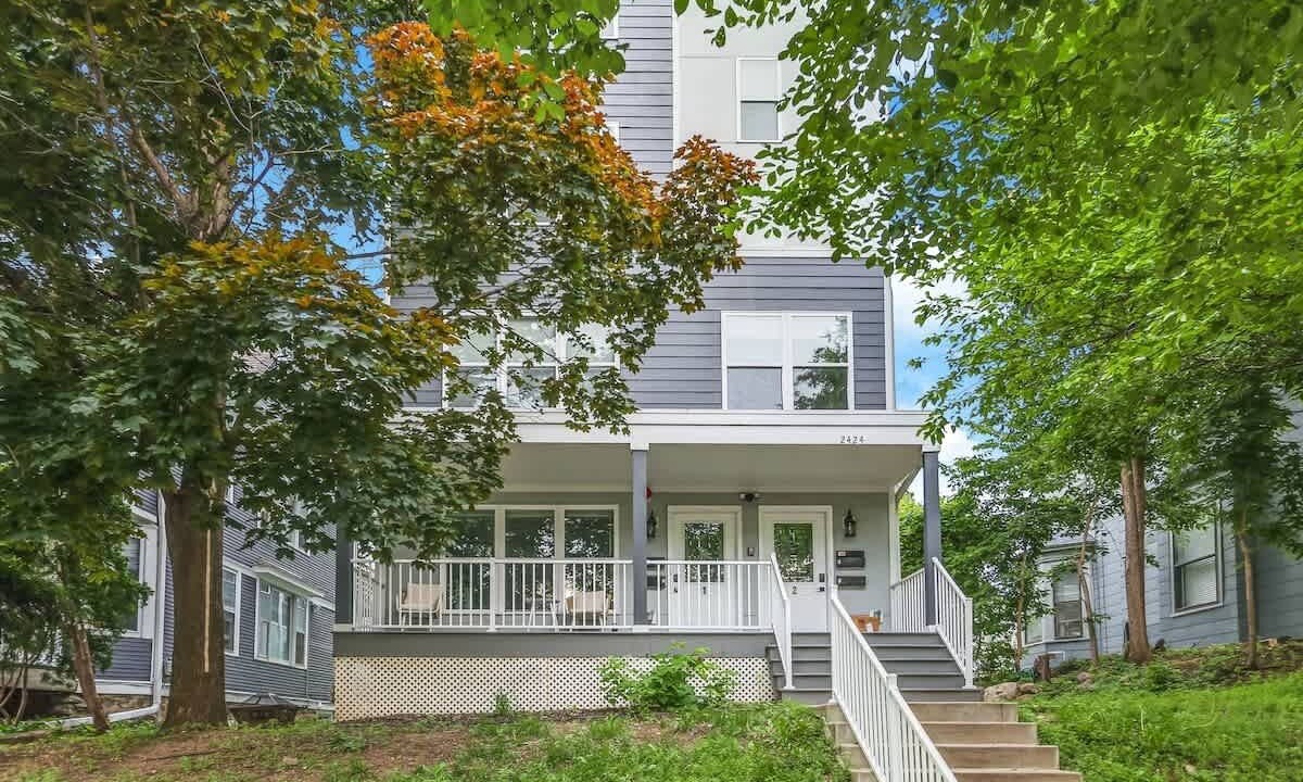 Photo of Outdoor in Lowry Hill East