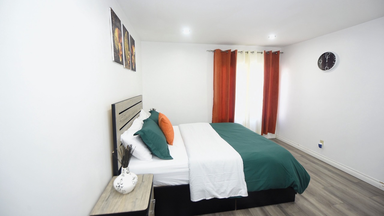 Photo of Bedroom in Inner Harbour