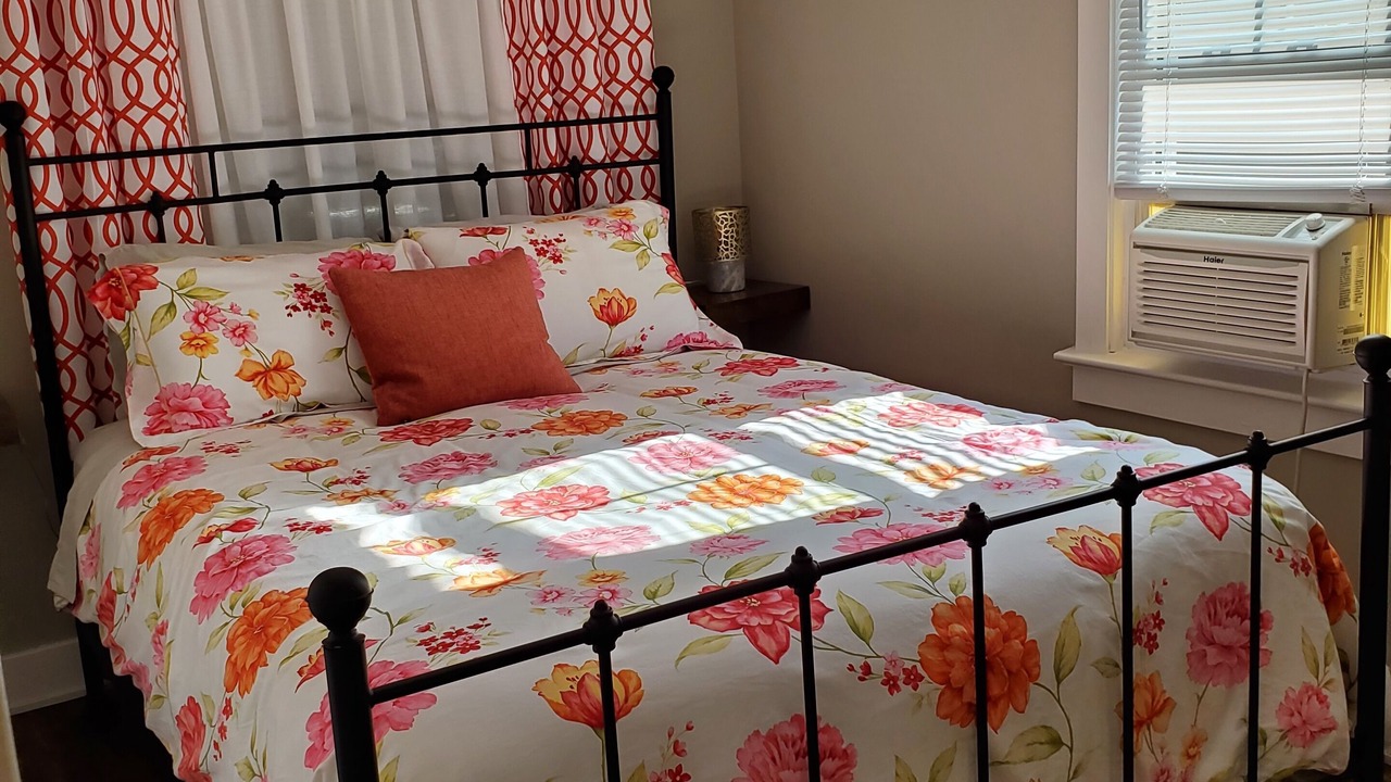 Photo of Bedroom in Crystal Beach