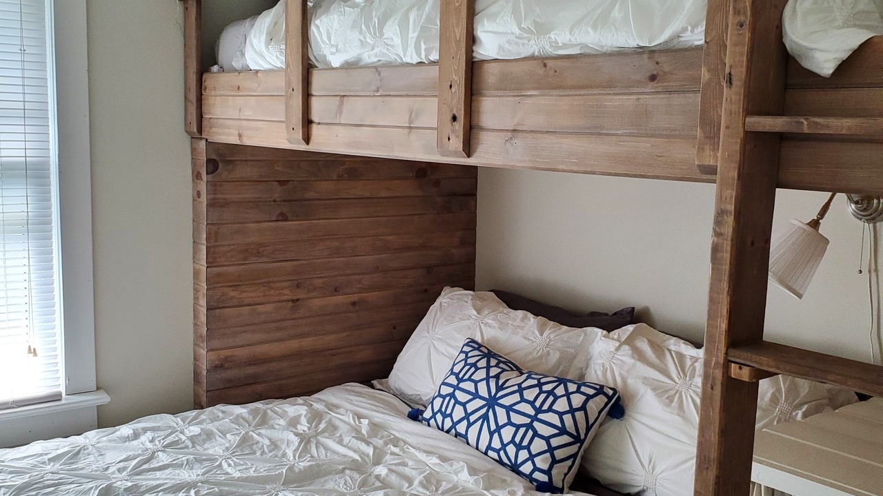 Photo of Bedroom in Crystal Beach