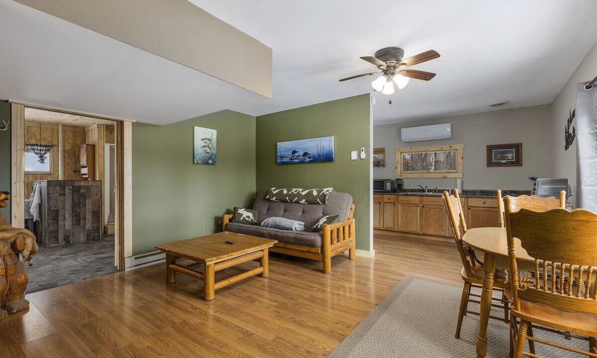Photo of Livingroom in Emily