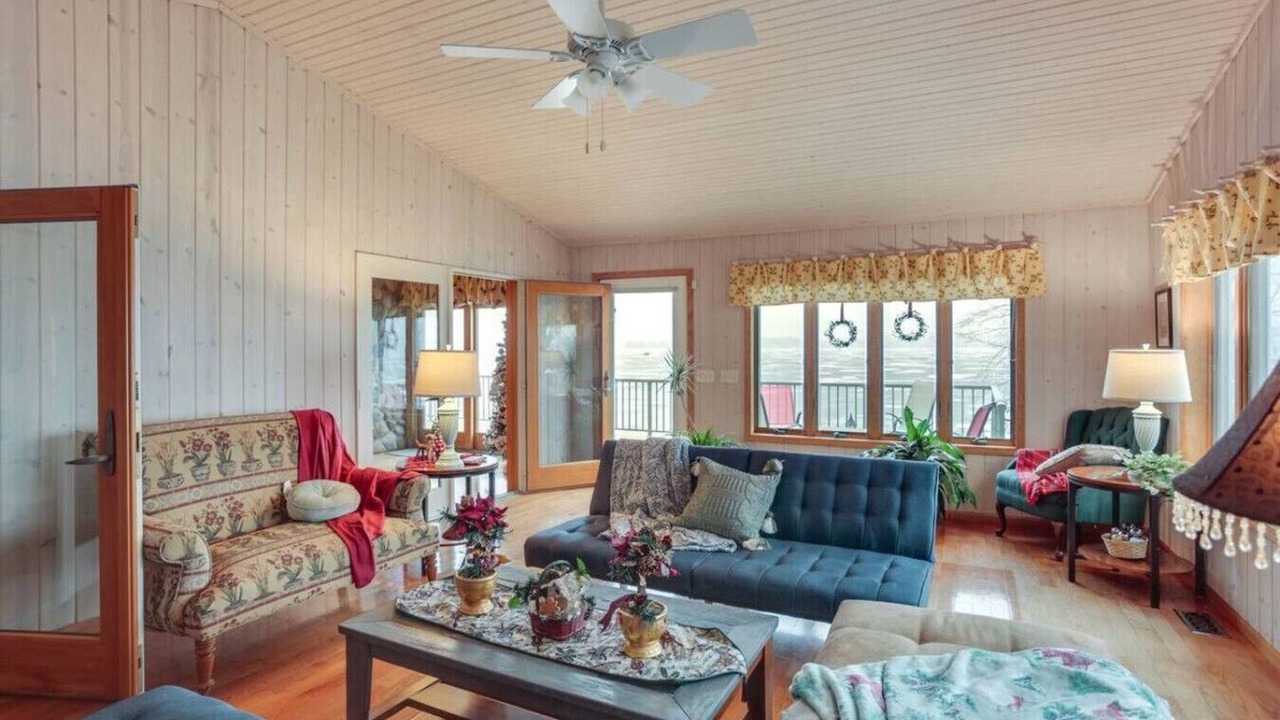 Photo of Livingroom in Howard Lake