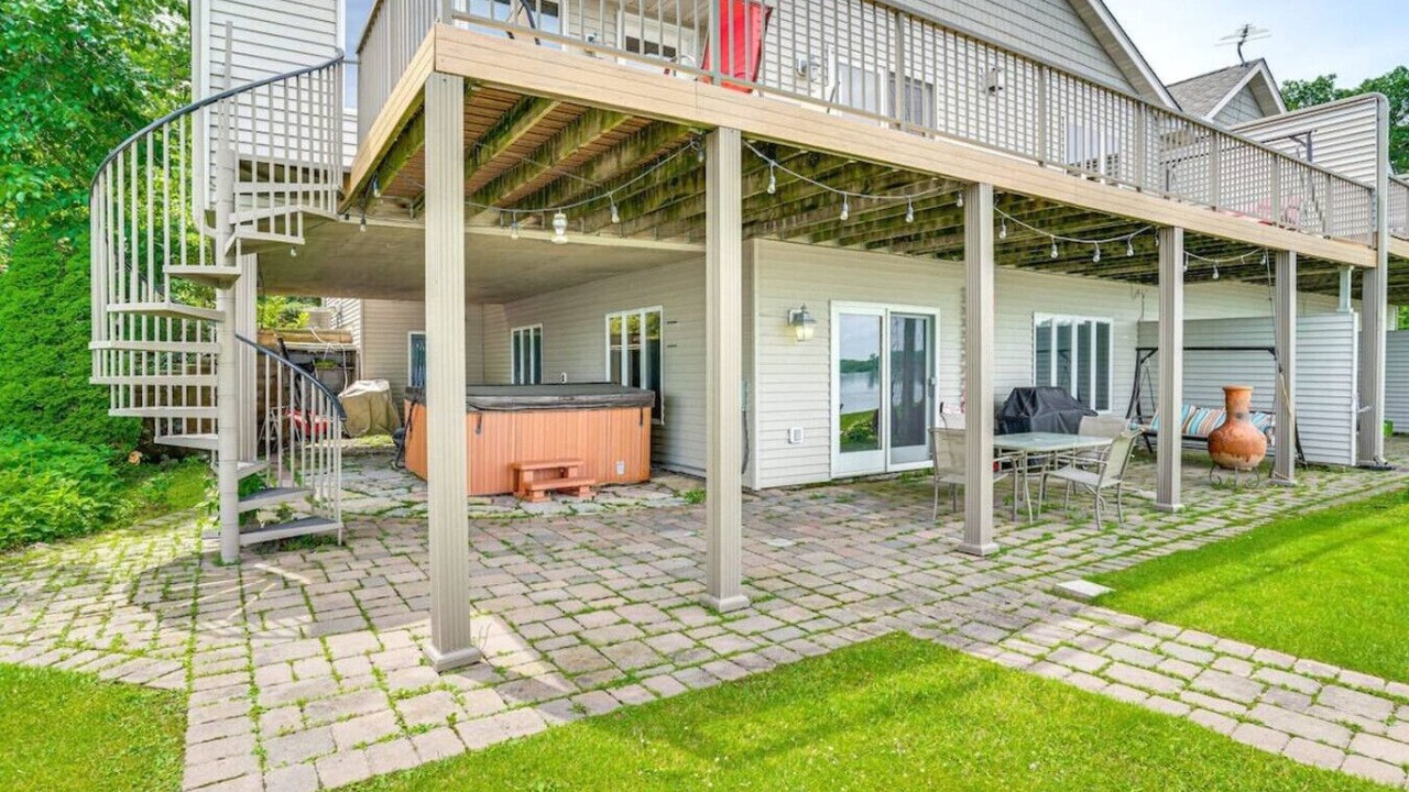 Photo of Patio Balcony in Howard Lake