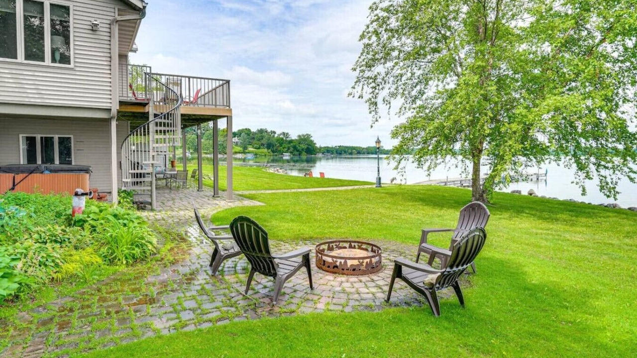 Photo of Patio Balcony in Howard Lake