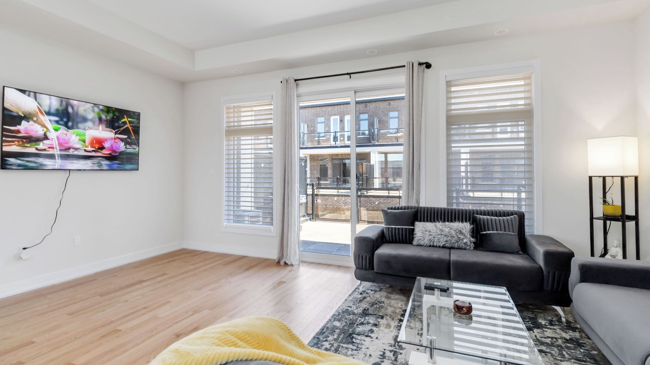 Photo of Livingroom in Oakville