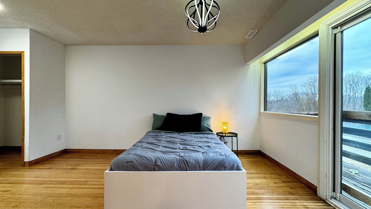Photo of Bedroom in Bayview Woods - Steeles
