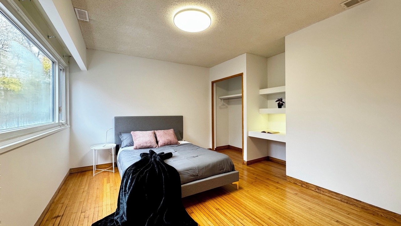 Photo of Bedroom in Bayview Woods - Steeles