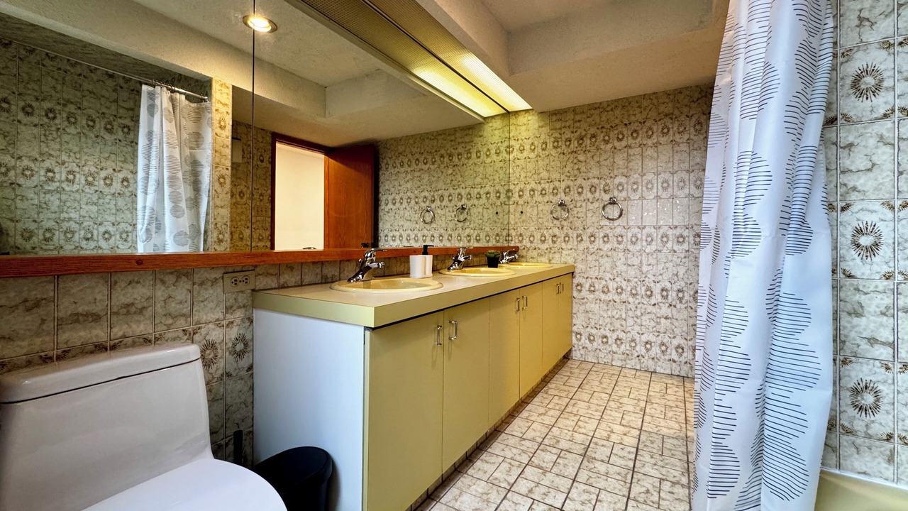 Photo of Bathroom in Bayview Woods - Steeles