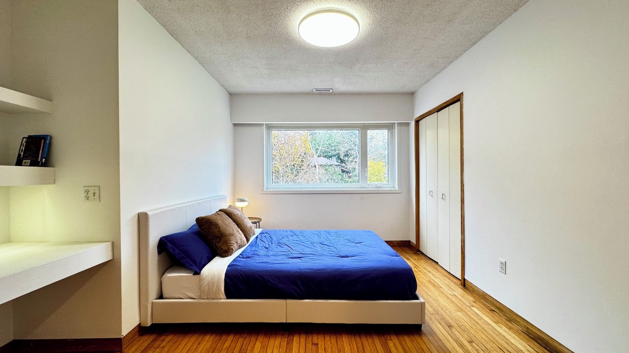 Photo of Bedroom in Bayview Woods - Steeles