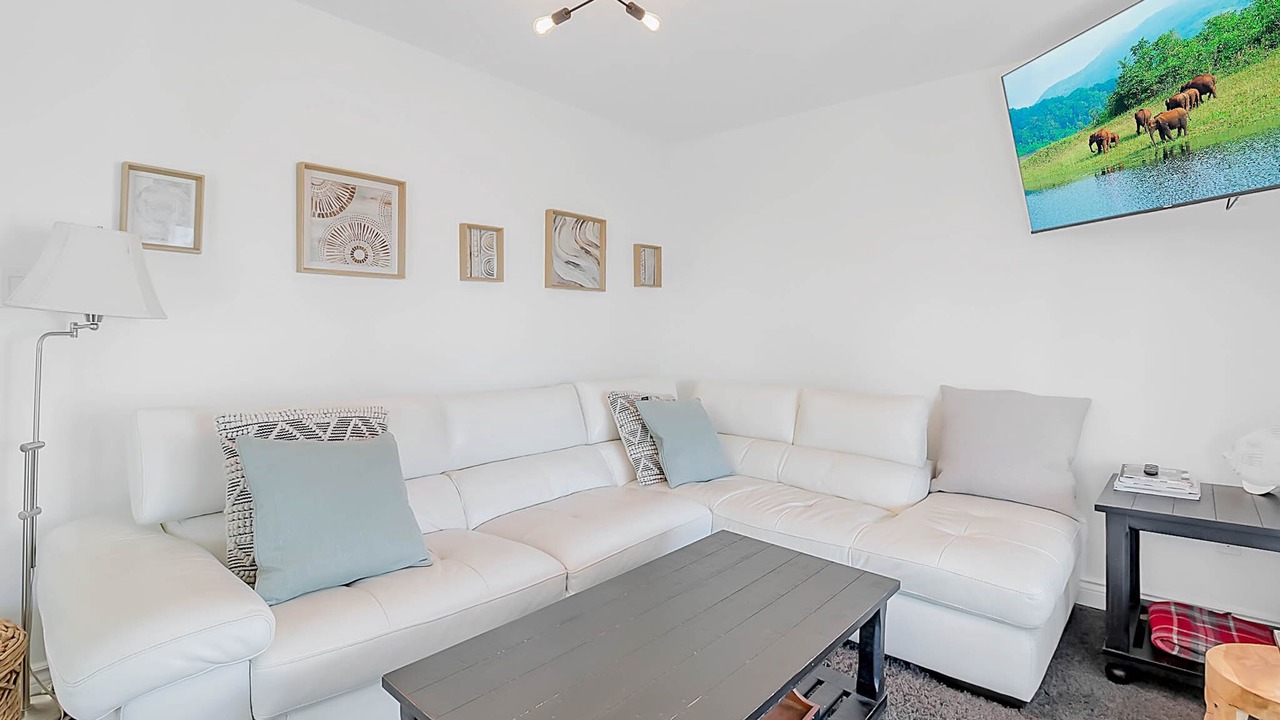 Photo of Livingroom in Lakeshore
