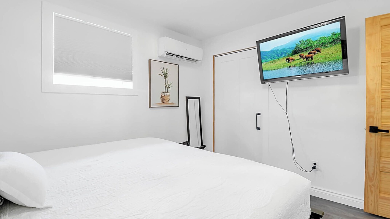 Photo of Bedroom in Lakeshore