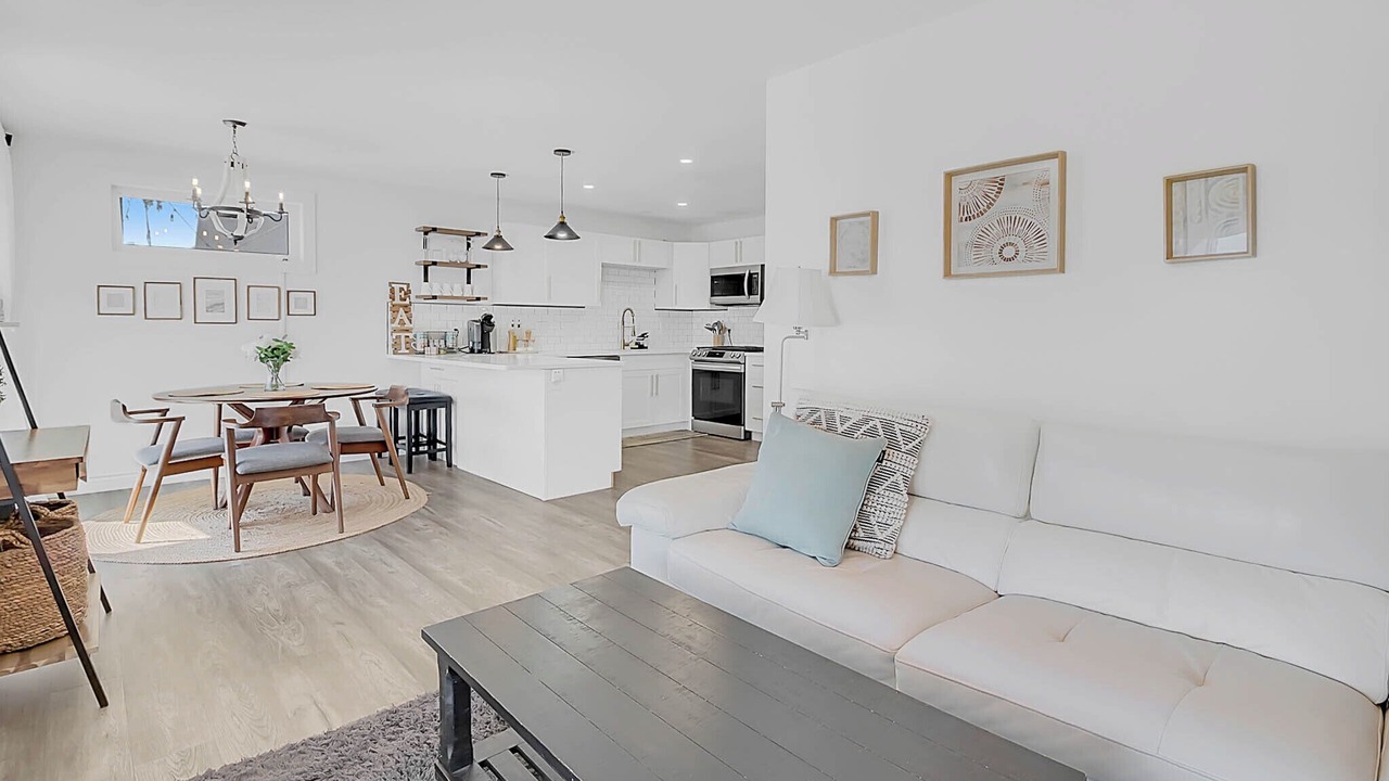 Photo of Livingroom in Lakeshore