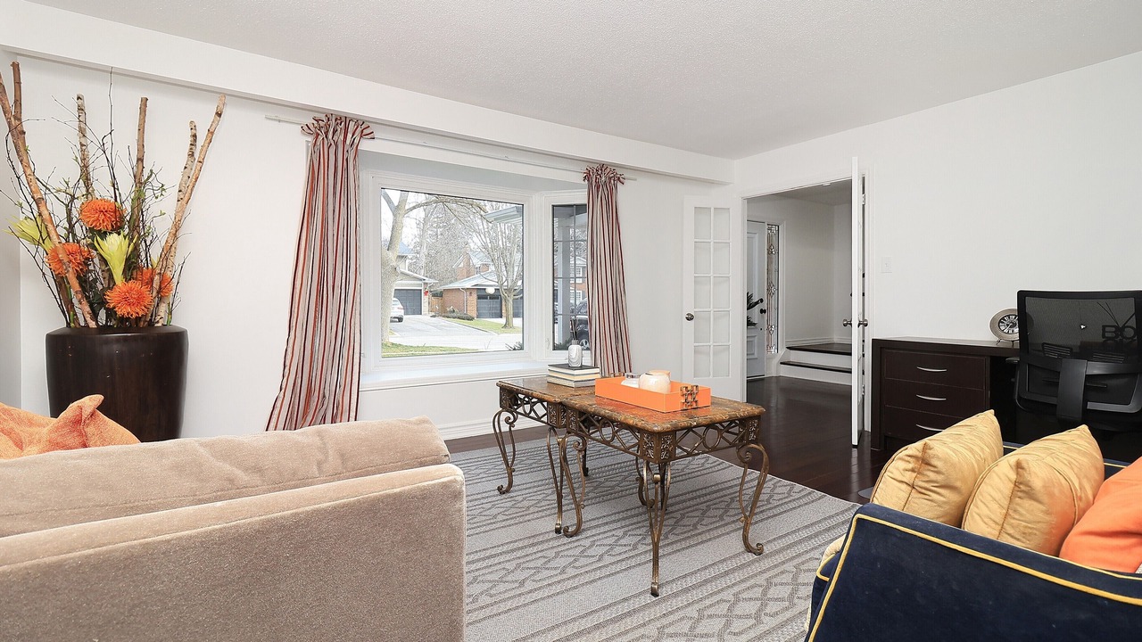 Photo of Livingroom in Oakville