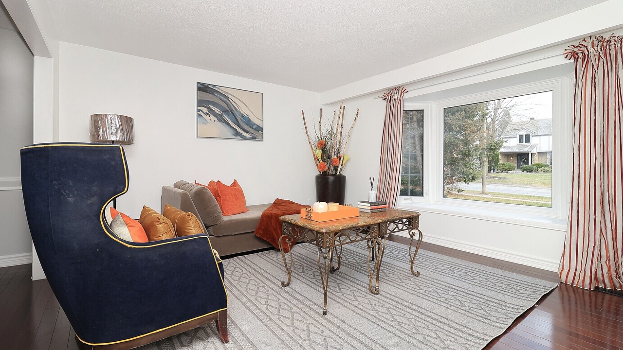 Photo of Livingroom in Oakville