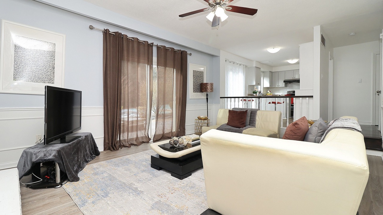Photo of Livingroom in Oakville