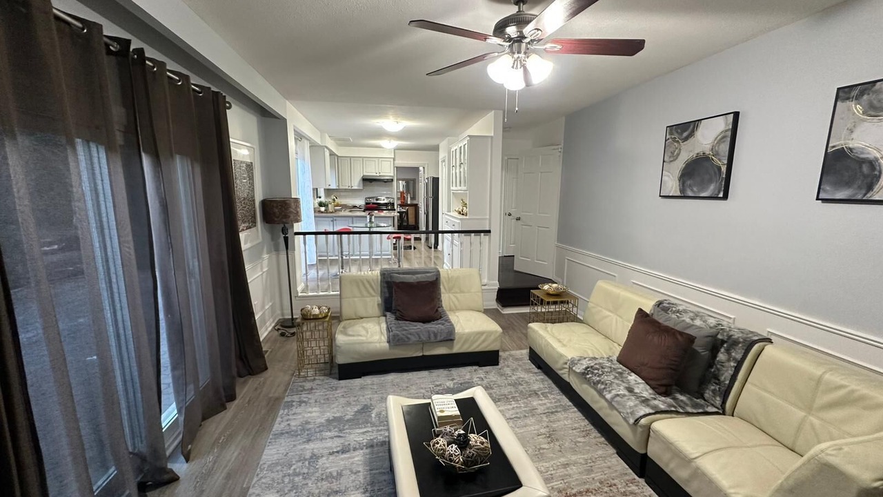 Photo of Livingroom in Oakville
