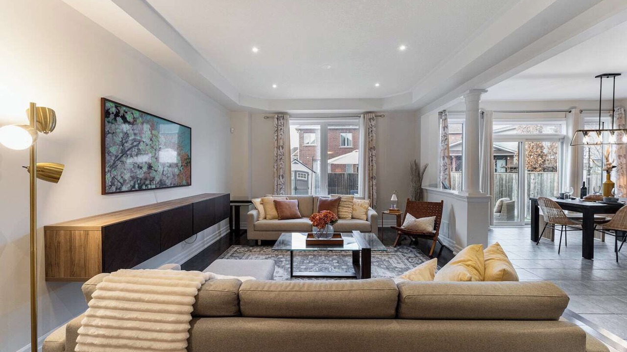 Photo of Livingroom in Halton Regional Municipality