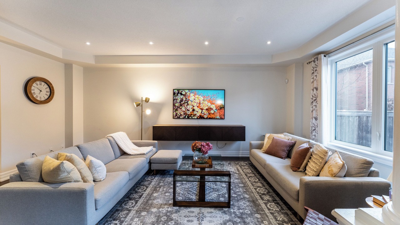 Photo of Livingroom in Halton Regional Municipality