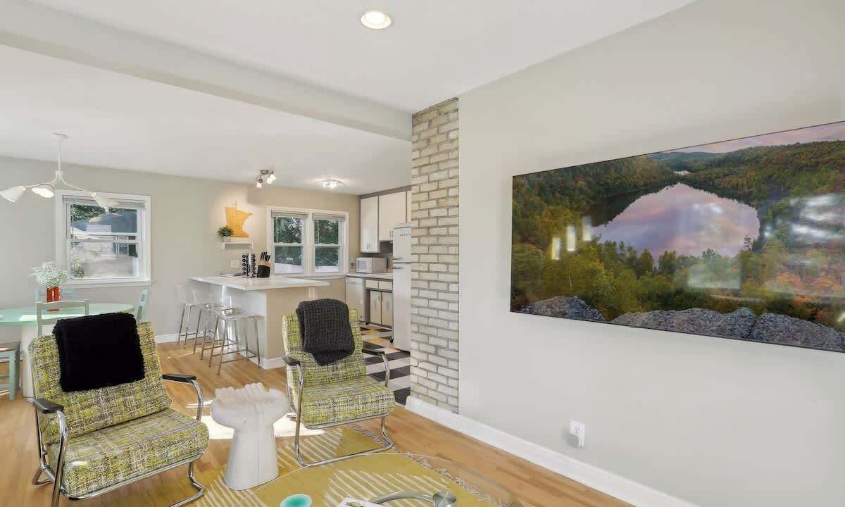 Photo of Livingroom in St. Anthony West