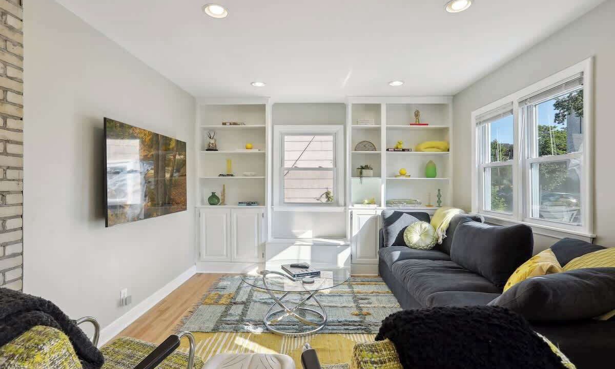 Photo of Livingroom in St. Anthony West