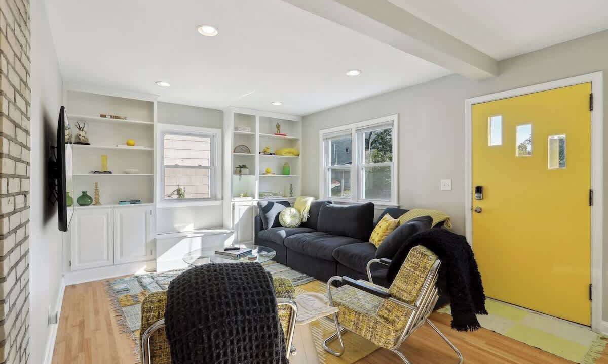 Photo of Livingroom in St. Anthony West