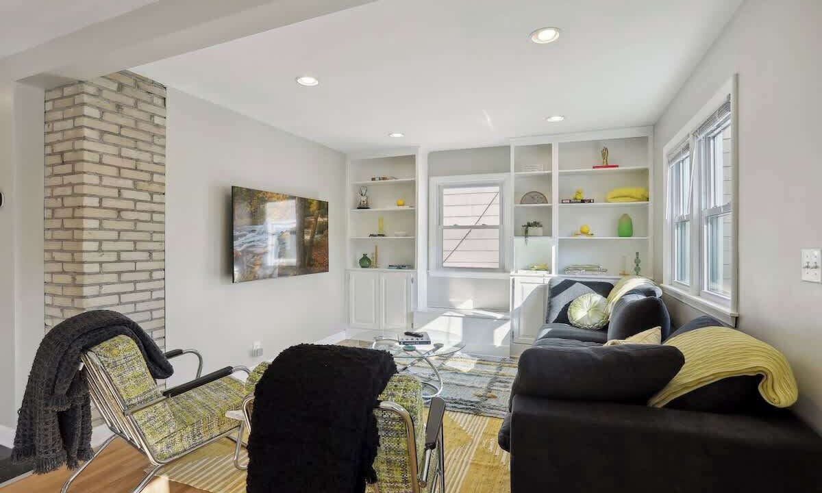 Photo of Livingroom in St. Anthony West