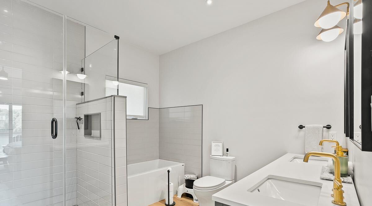 Photo of Bathroom in Dysart et al