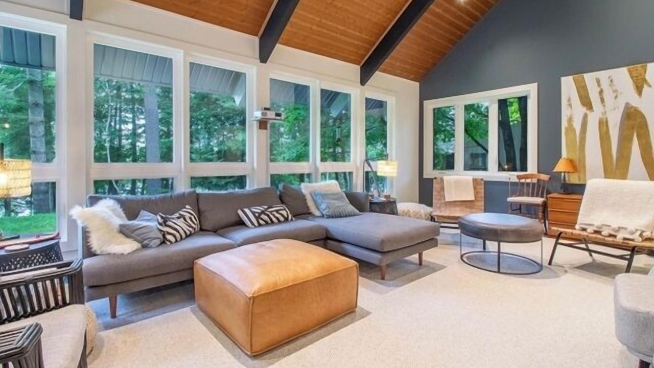 Photo of Livingroom in Kawartha Lakes