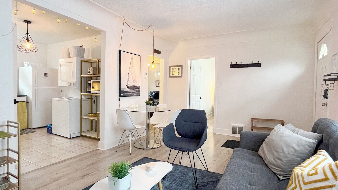 Photo of Livingroom in Port Dalhousie