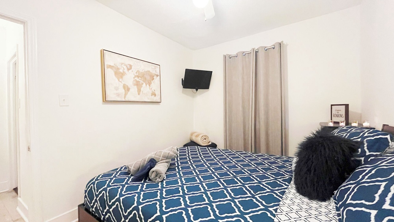 Photo of Bedroom in Port Dalhousie