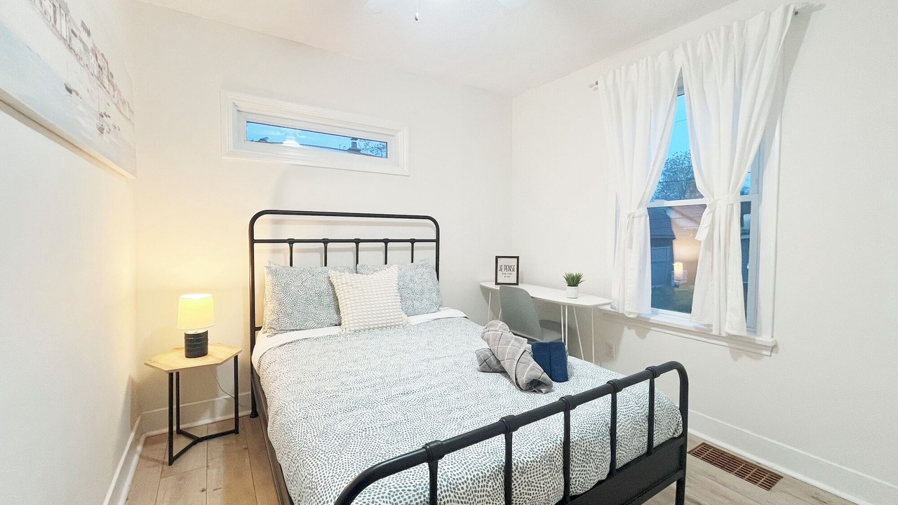 Photo of Bedroom in Port Dalhousie