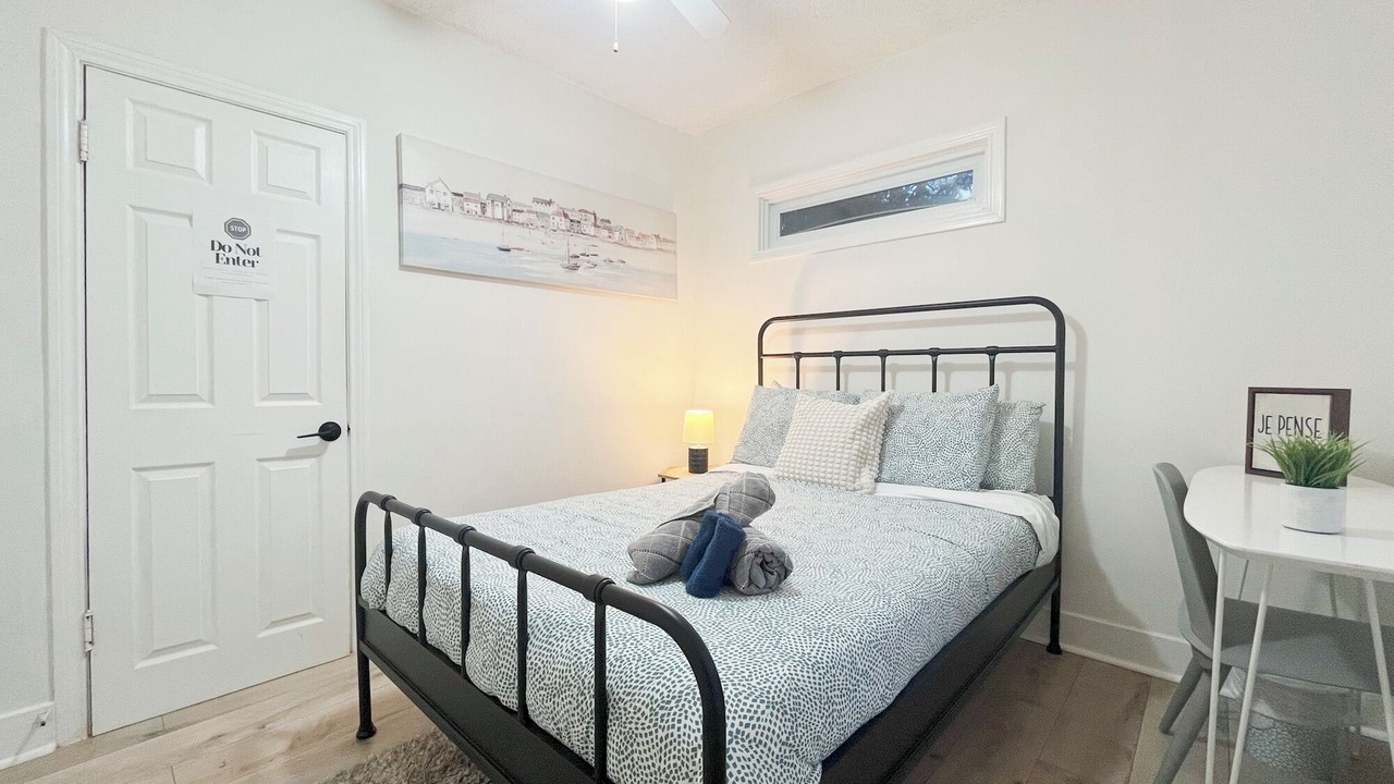 Photo of Bedroom in Port Dalhousie