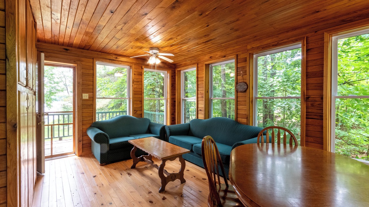 Photo of Livingroom in North Frontenac