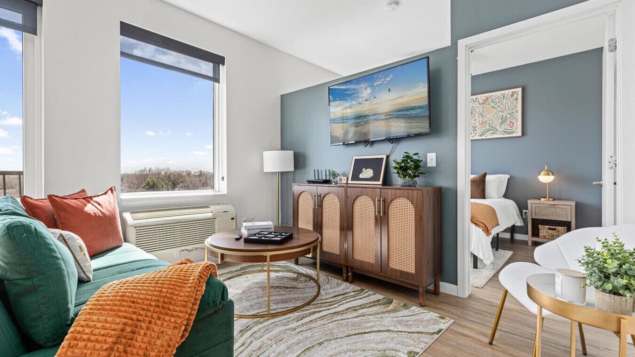 Photo of Bedroom in Lyn-Lake