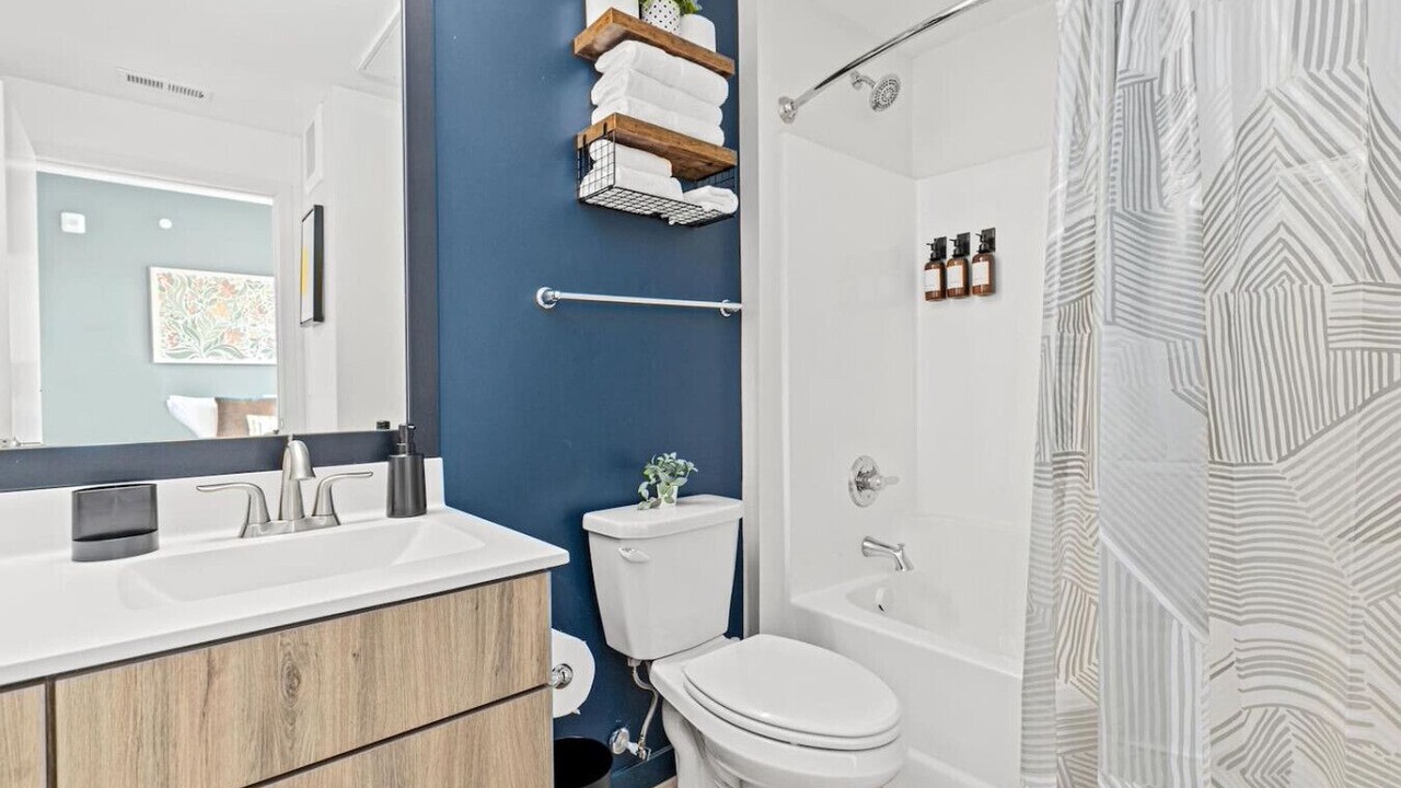 Photo of Bathroom in Lyn-Lake