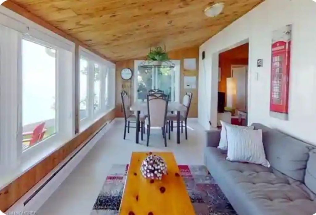 Photo of Livingroom in Hamilton