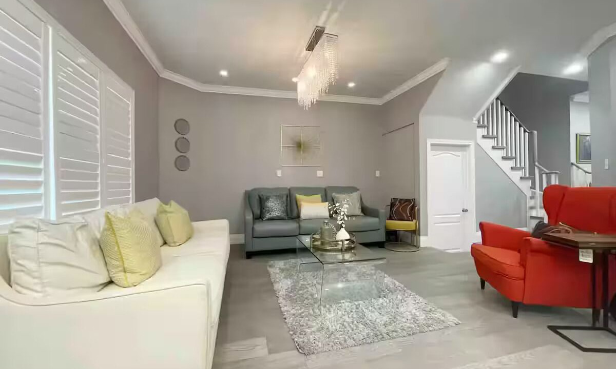 Photo of Livingroom in Churchill Meadows