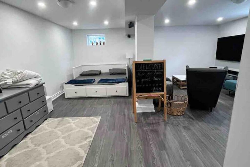 Photo of Bedroom in Clarkson-Lorne Park