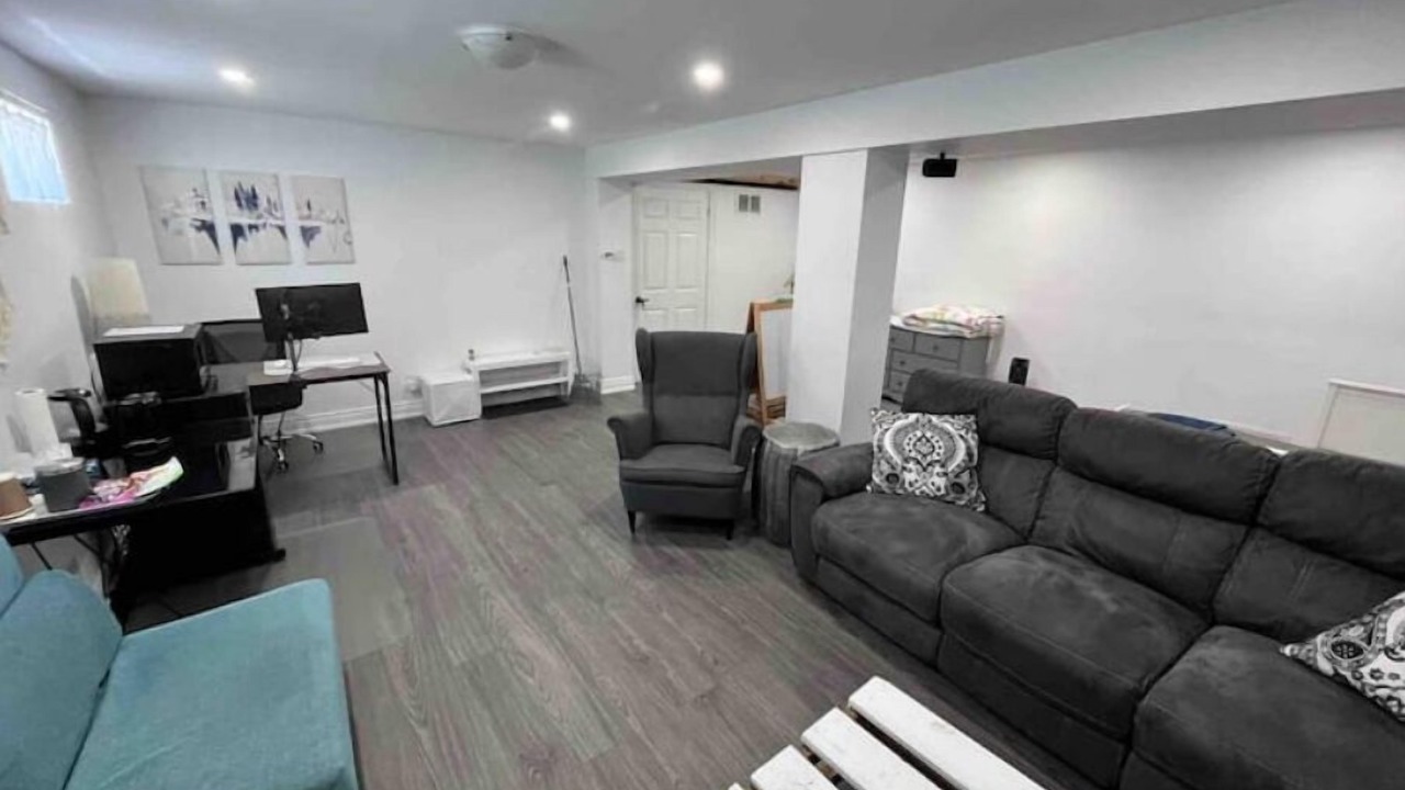 Photo of Livingroom in Clarkson-Lorne Park