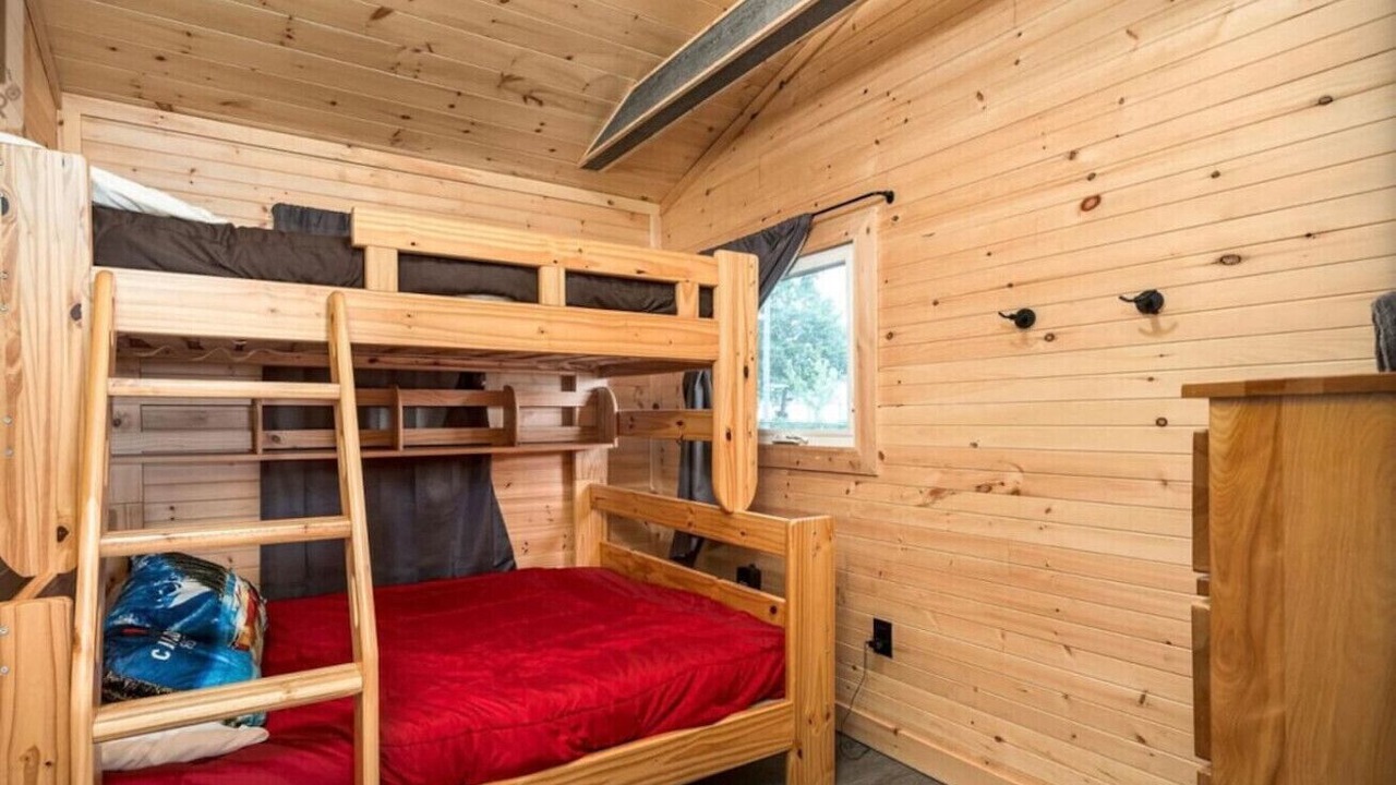 Photo of Bedroom in Greater Napanee