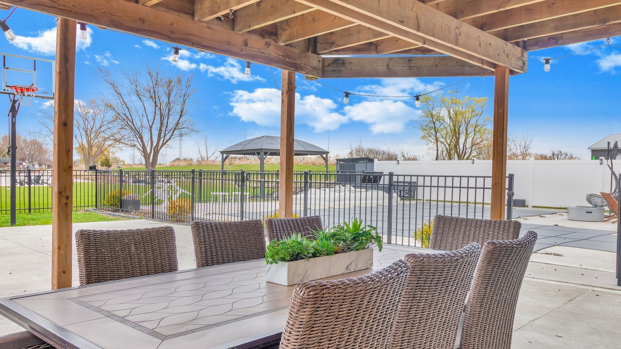 Photo of Outdoor in Lakeshore
