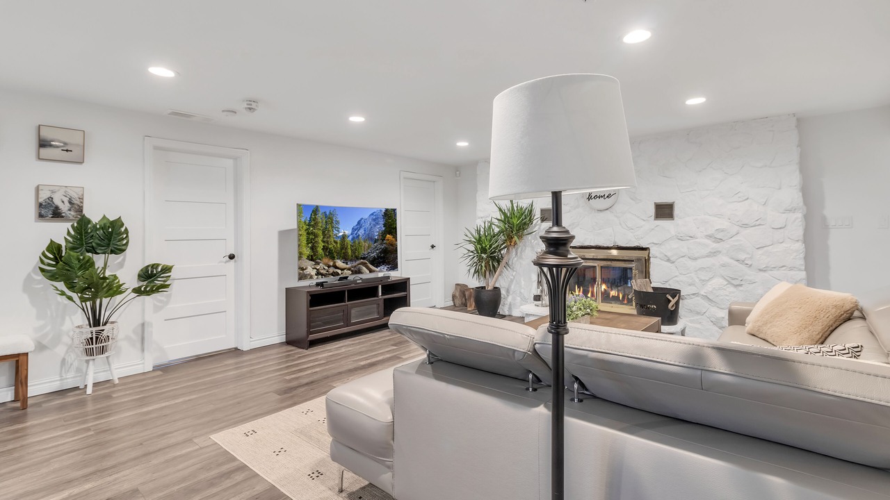 Photo of Livingroom in Lakeshore