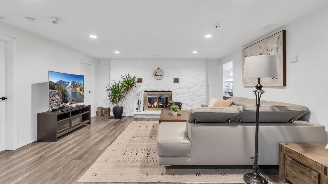 Photo of Livingroom in Lakeshore