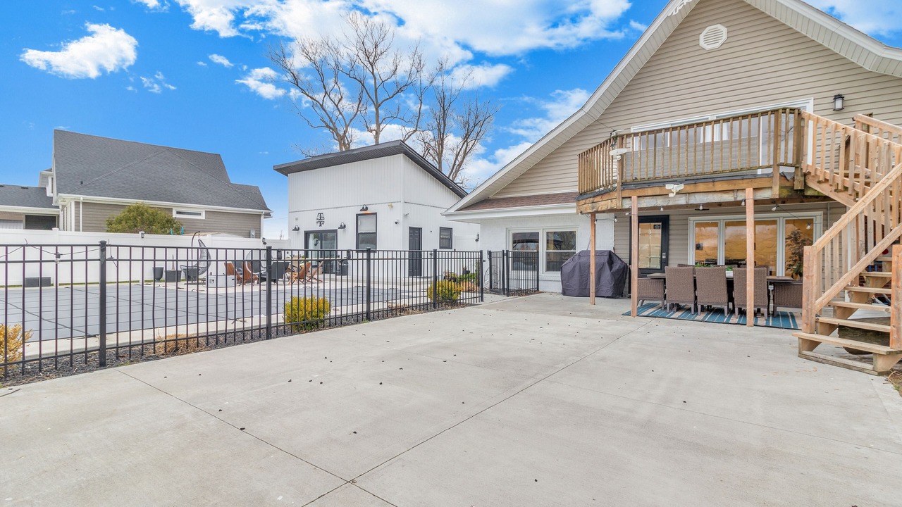 Photo of Outdoor in Lakeshore