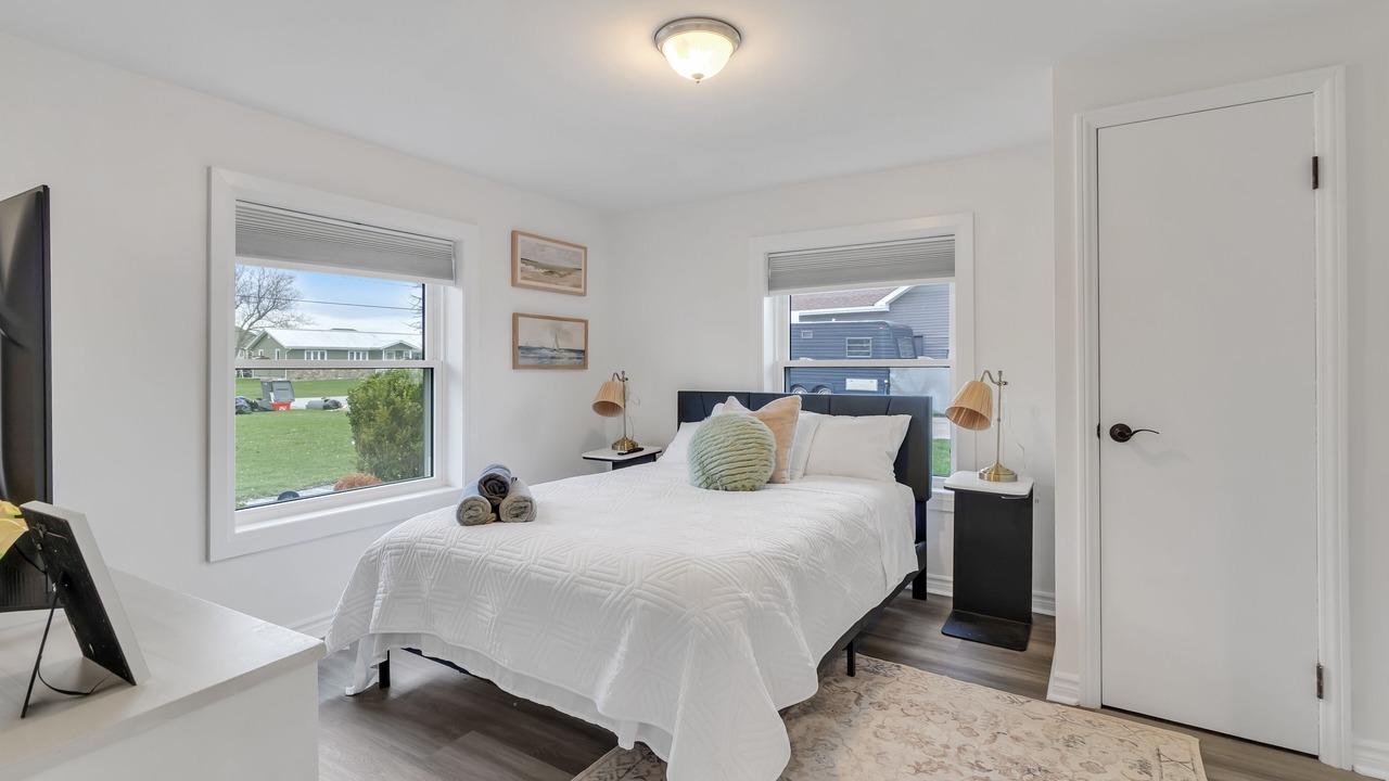 Photo of Bedroom in Lakeshore