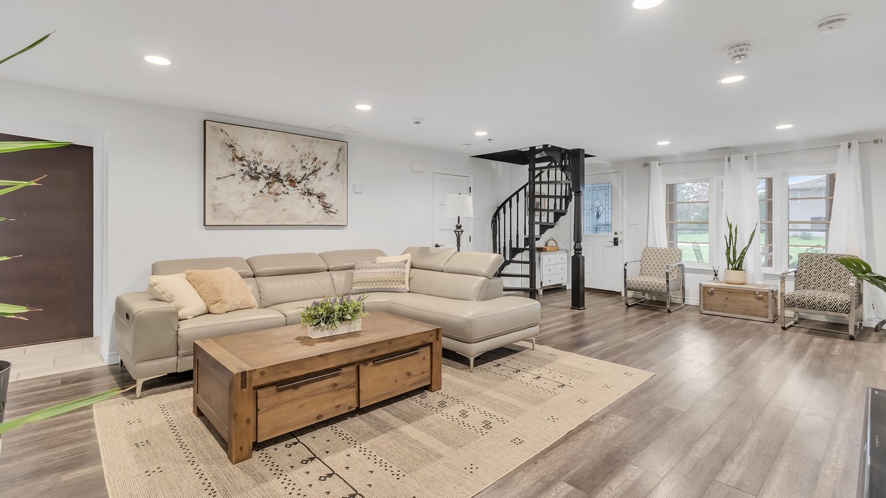 Photo of Livingroom in Lakeshore