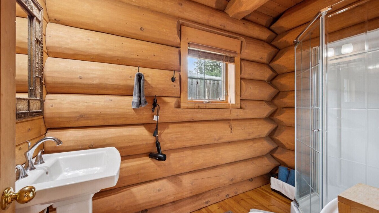 Photo of Bathroom in Isle