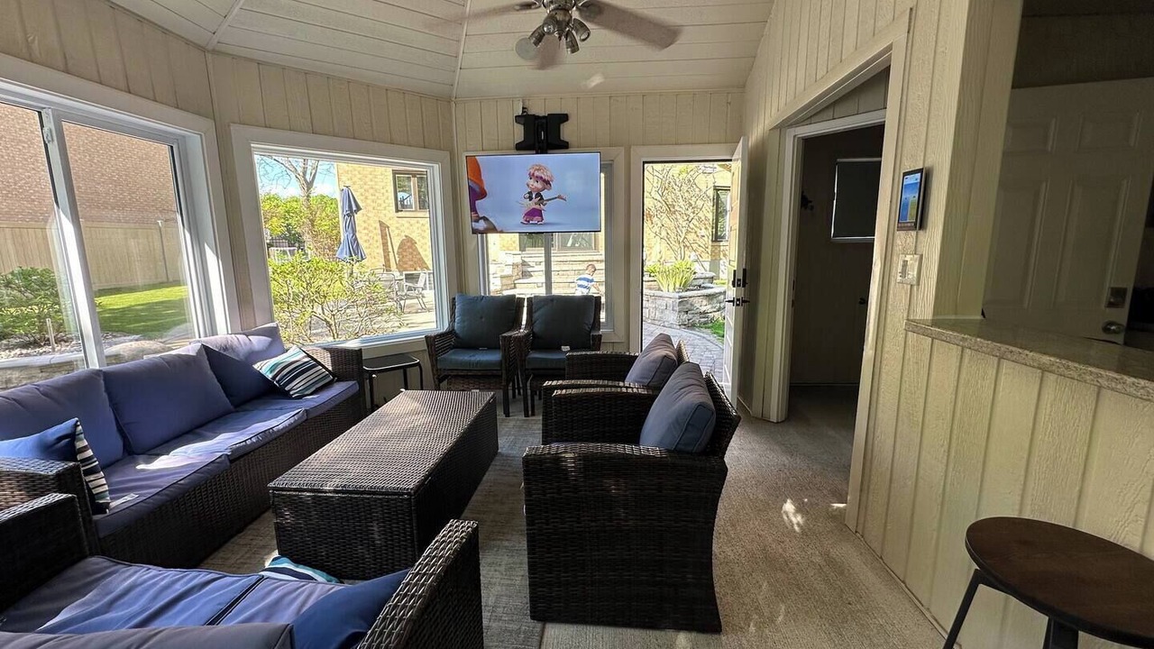 Photo of Livingroom in Ottawa Division